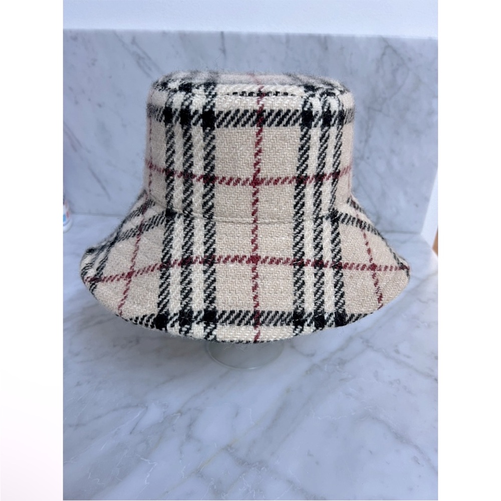 Burberry wool cap